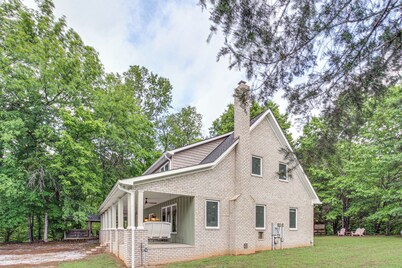 Great for Groups: Creekside Cabin in Loretto