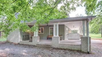 House (6 Bedrooms) | Interior