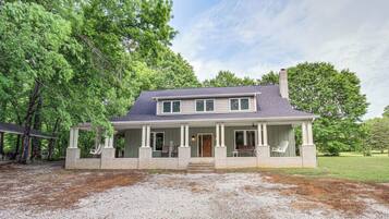 House (6 Bedrooms) | Front of property