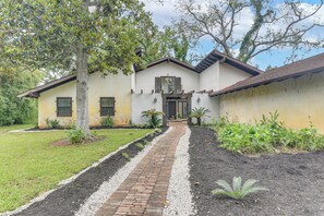 House (4 Bedrooms) | Interior - 2 Mi to Dtwn: Spacious Angleton Home w/ Courtyard! (Angleton)