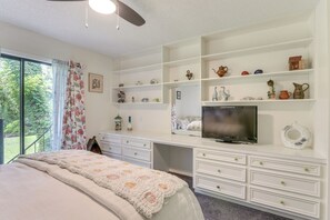 House (4 Bedrooms) | Interior - 2 Mi to Dtwn: Spacious Angleton Home w/ Courtyard! (Angleton)
