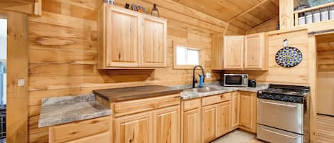 House (2 Bedrooms) | Interior