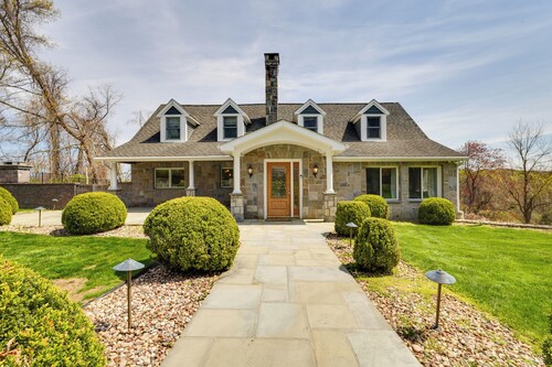 Outdoor Entertainment Areas: Spacious Katonah Gem!