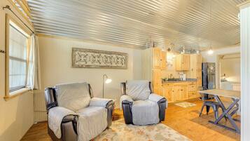 House (1 Bedroom) | Interior