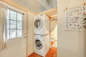 Interior - Cozy Couple's Cabin Retreat in Concan! (Concan)