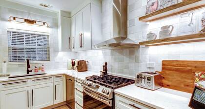 Modern Condo + Golf Course View, Near Hiking!