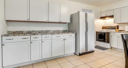 8 Mi to Dtwn Indianapolis: Family Home w/ Yard!