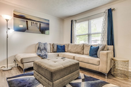 Casa (2 Bedrooms) | Interior. 8 Mi to Dtwn Indianapolis: Family Home w/ Yard!