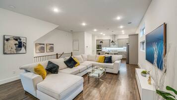 House (3 Bedrooms) | Front of property