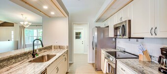7 Mi to Beach: Family-friendly Englewood Escape!