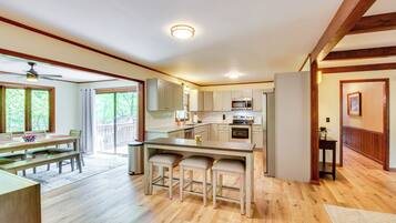 House (4 Bedrooms) | Interior