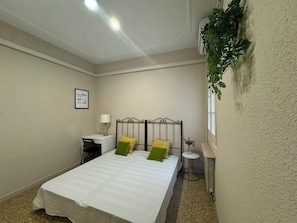 4 dormitorios, tabla de planchar con plancha, wifi y ropa de cama