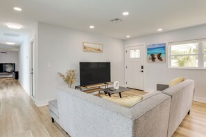 House (3 Bedrooms) | Interior - 3 Mi to Beach: Modern Retreat in Largo! (Largo)