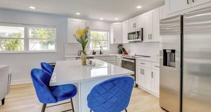 3 Mi to Beach: Modern Retreat in Largo!