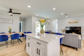 House (3 Bedrooms) | Interior - 3 Mi to Beach: Modern Retreat in Largo! (Largo)