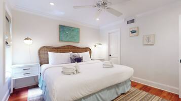 2 bedrooms, desk, iron/ironing board, free WiFi