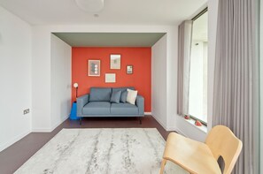 Apartment, Accessible | 4 bedrooms, Internet - Chic Four Bedroom Flat With Stunning Poplar Views (London)