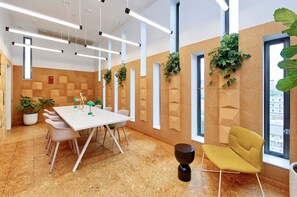 Apartment, Accessible | 4 bedrooms, Internet - Chic Four Bedroom Flat With Stunning Poplar Views (London)