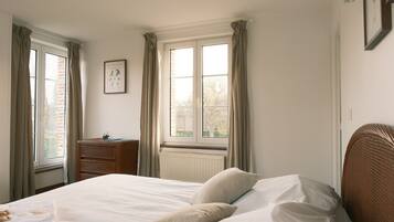 4 bedrooms, travel crib, free WiFi, bed sheets