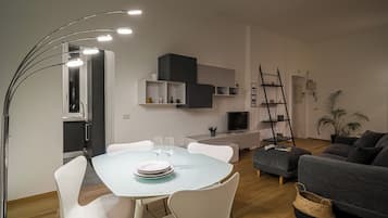 Apartment, Stadtblick | Wohnbereich