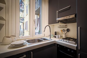 Apartment, City View | Private kitchen | Electric kettle