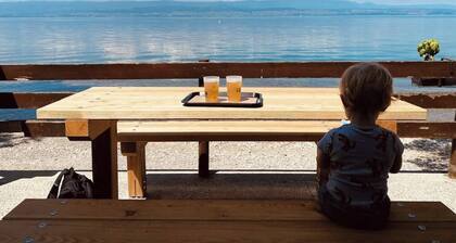 Comfortable waterfront apartment with breathtaking views, nature break