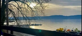 Comfortable waterfront apartment with breathtaking views, nature break