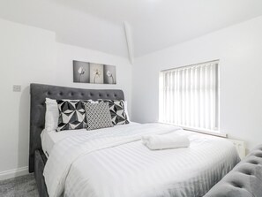 3 bedrooms, individually decorated, individually furnished, free WiFi - 46 Dalby Road (Leicester)