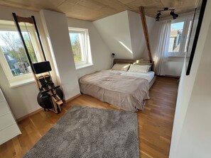 1 室のベッドルーム、デスク、旅行用ベビーベッド、WiFi (無料)