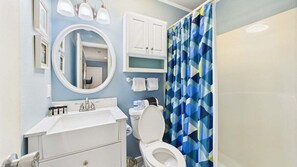 Secador de pelo y toallas