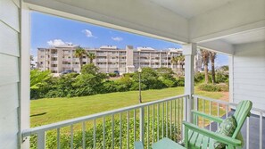 Property grounds - Beachside Daze 812-Coastal Comfort-Sleeps 6 (Santa Rosa Beach)