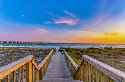 Beach at Your Feet 18–Gulf Front Luxury –Sleeps 5