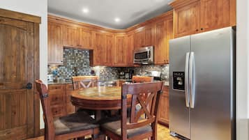 Microwave, stovetop, dishwasher, coffee/tea maker