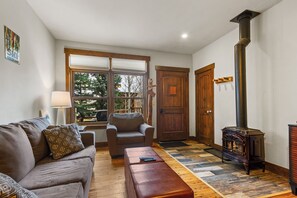 Télévision, cheminée