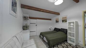 4 bedrooms, travel crib, WiFi, bed sheets