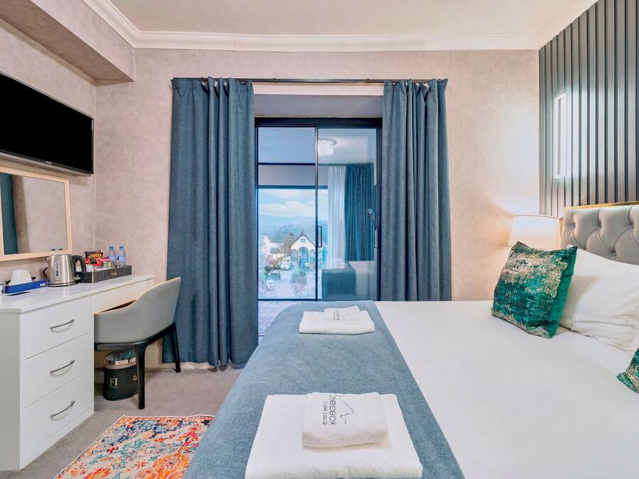 Deluxe Suite, Mountain View | Egyptian cotton sheets, premium bedding, down duvets, free WiFi