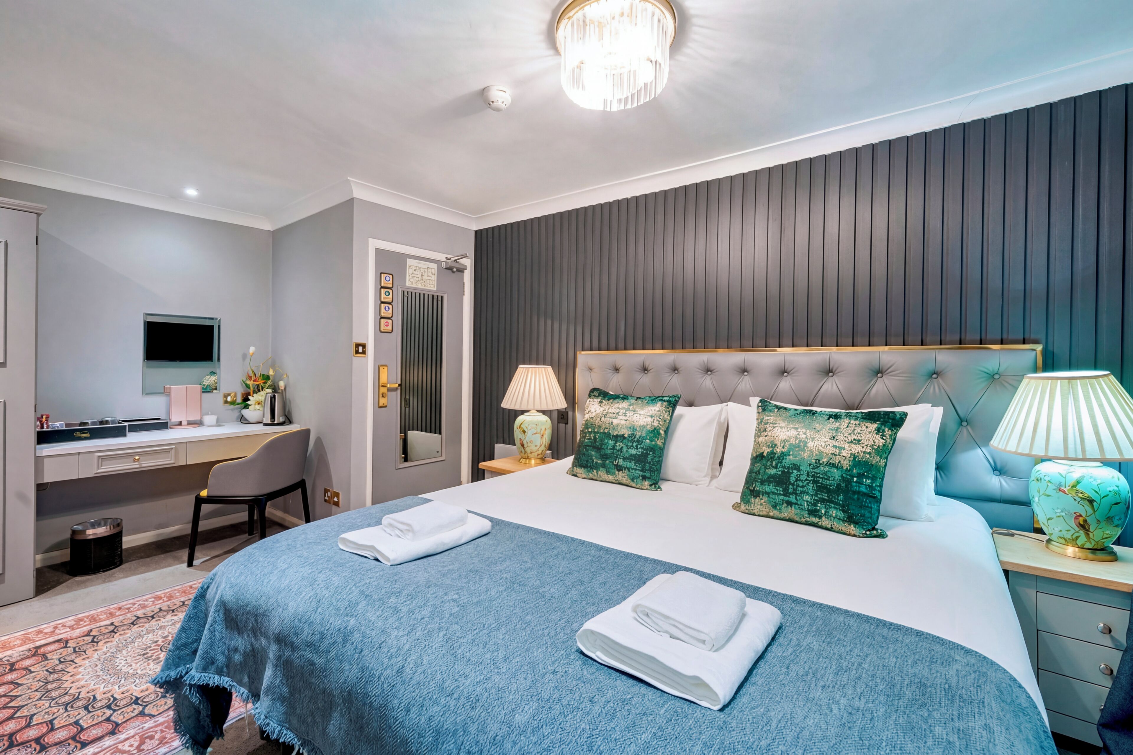 Suite, Mountain View | Egyptian cotton sheets, premium bedding, down duvets, free WiFi