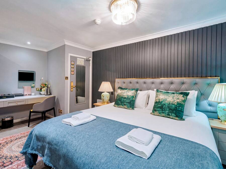 Suite, Mountain View | Egyptian cotton sheets, premium bedding, down duvets, free WiFi