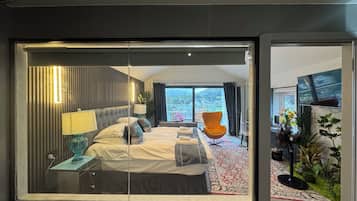 Deluxe Studio Suite, Balcony, Mountain View | 1 bedroom, premium bedding, down comforters, free WiFi