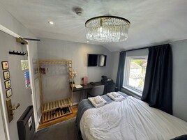 Deluxe Single Room | Egyptian cotton sheets, premium bedding, down duvets, free WiFi