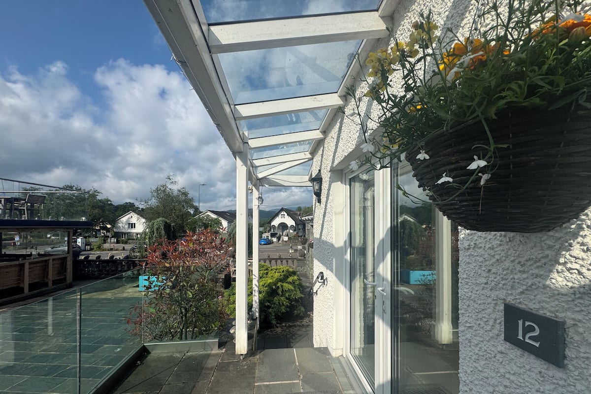 Deluxe studio suite, patio, uitzicht op binnenplaats | 1 slaapkamer, luxe beddengoed, donzen dekbedden, gratis wifi
