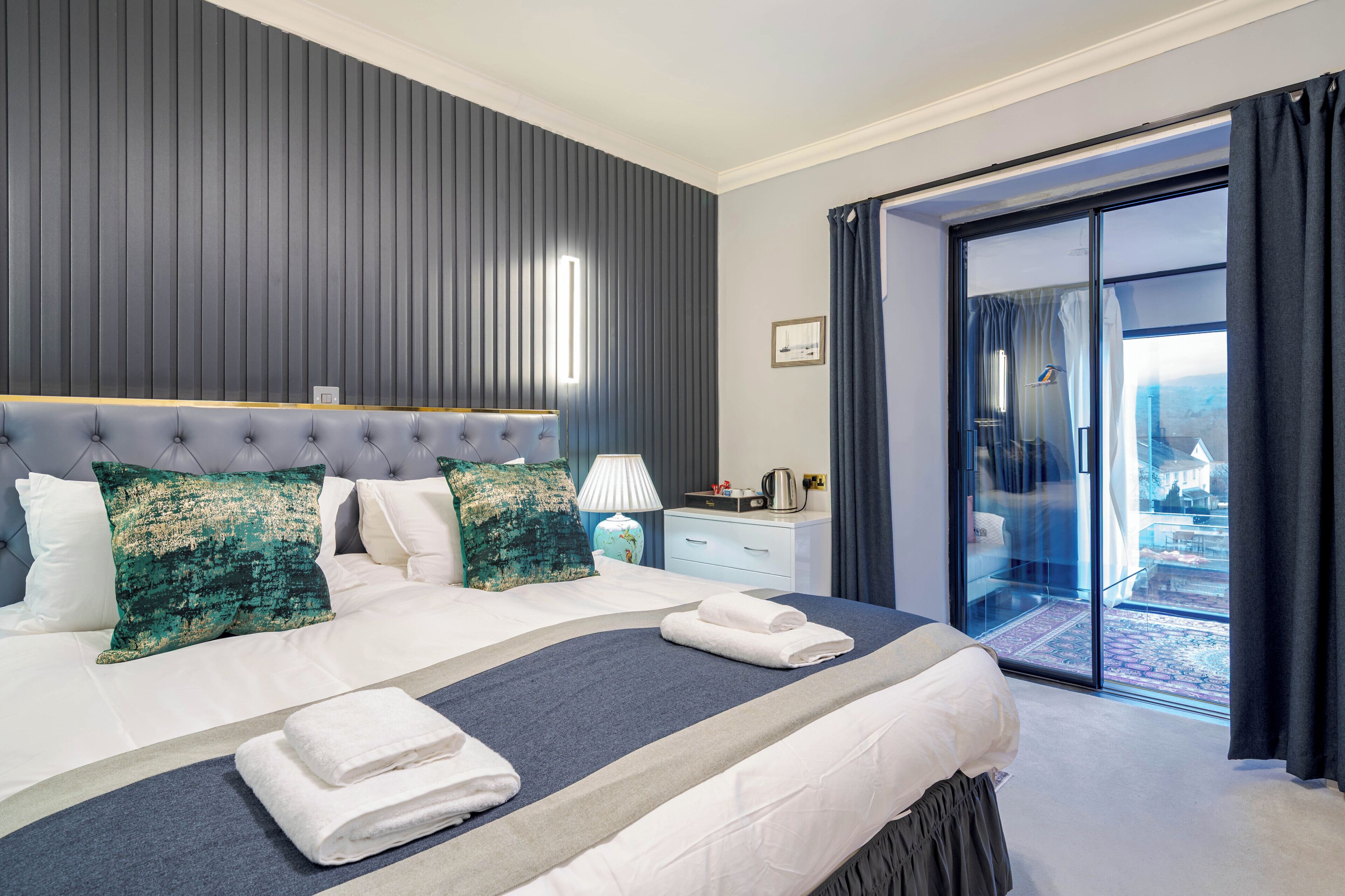 Deluxe Suite with Mountain View | Egyptian cotton sheets, premium bedding, down comforters, free WiFi
