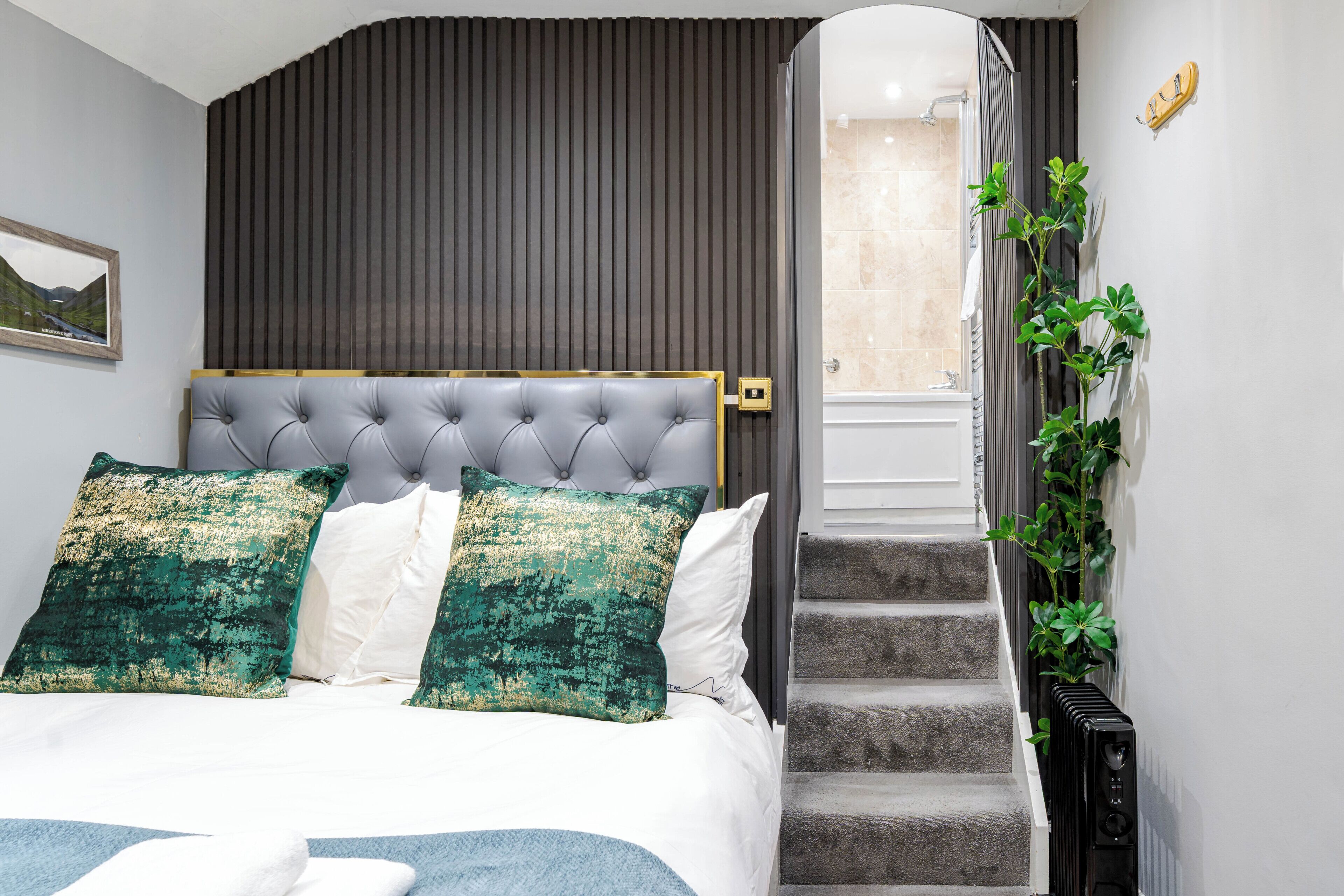 Deluxe Single Room | Egyptian cotton sheets, premium bedding, down duvets, free WiFi