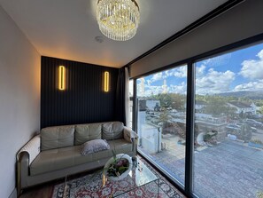 Deluxe Suite, Mountain View | Egyptian cotton sheets, premium bedding, down comforters, free WiFi - Waterhead Rooms & Suites (Ambleside)