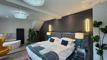 Deluxe Studio Suite | Premium bedding, down duvets, free WiFi