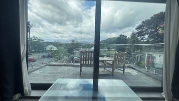 Deluxe Studio Suite, Balcony, Mountain View | 1 bedroom, premium bedding, down comforters, free WiFi