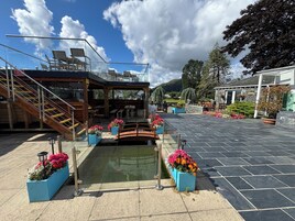 Ropa de cama de alta calidad, cubrecamas y wifi gratis 