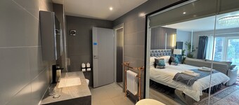 Ambleside Rooms & Suites