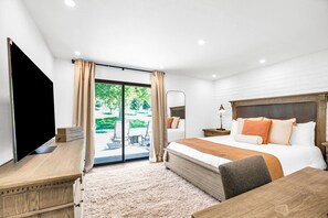 2 bedrooms, desk, iron/ironing board, travel crib - Luxe Condo w/ Scenic Golf Views + BBQ + Fire pit (Napa)