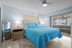 4 bedrooms, desk, iron/ironing board, travel cot - Spacious 4-bedroom POOL home: Quick gulf access by boat.. Best Sunsets in SW FL! (Cape Coral)